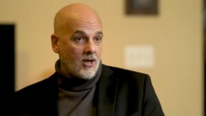 Sống sót 12 năm trong ngục tù Trung Quốc, một người đàn ông Houston chia sẻ về hành trình trở về