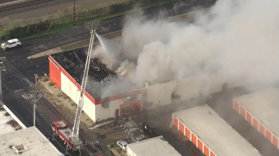 18312722 122425 kgo sky7 public storage fire img