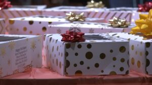 Nhà thờ ở Elkins Park tiếp tục truyền thống phát bánh quy Giáng Sinh cho nhân viên cấp cứu