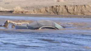 Mưa Bão Gây Chết Người và Lũ Lụt Nghiêm Trọng tại California