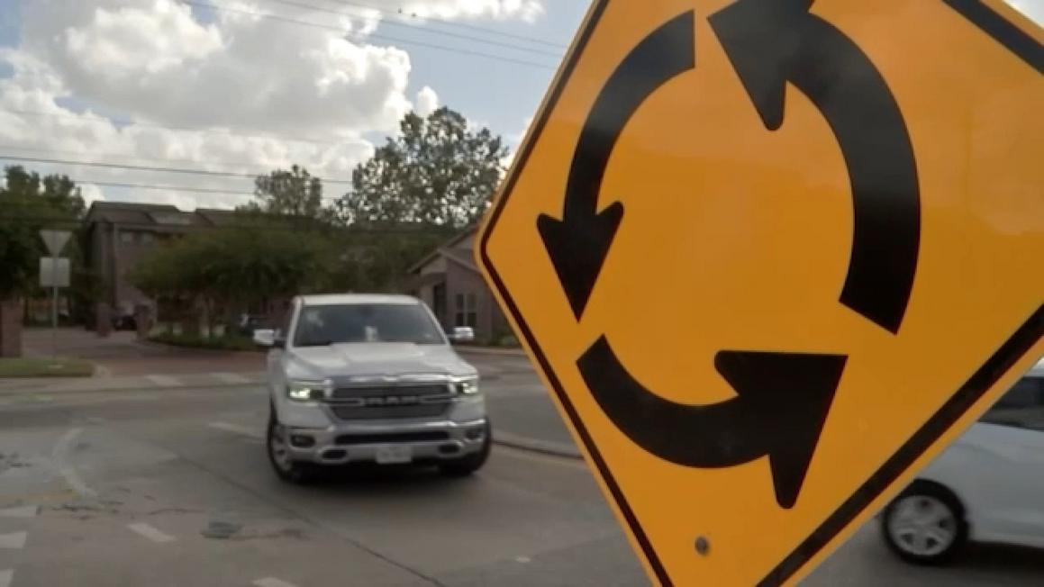 18320258 122625 ktrk near northside roundabout ro img