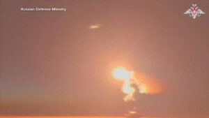 Nga tấn công Kyiv, một người thiệt mạng trước thềm cuộc gặp Zelenskyy – Tổng Thống Donald Trump