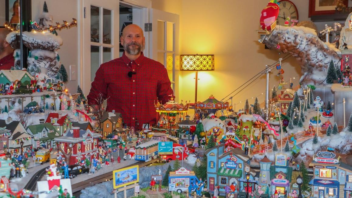 18328075 122725 wpvi MINICHRISTMASVILLAGE thumbnail