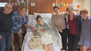 Người đàn ông Galveston giúp cứu sống nạn nhân vụ tai nạn máy bay gặp gỡ tại bệnh viện