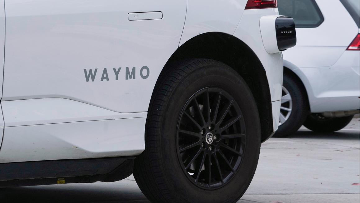 18333558 123025 kgo ap waymo generic img