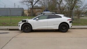 Chính quyền Houston giám sát xe tự lái Waymo