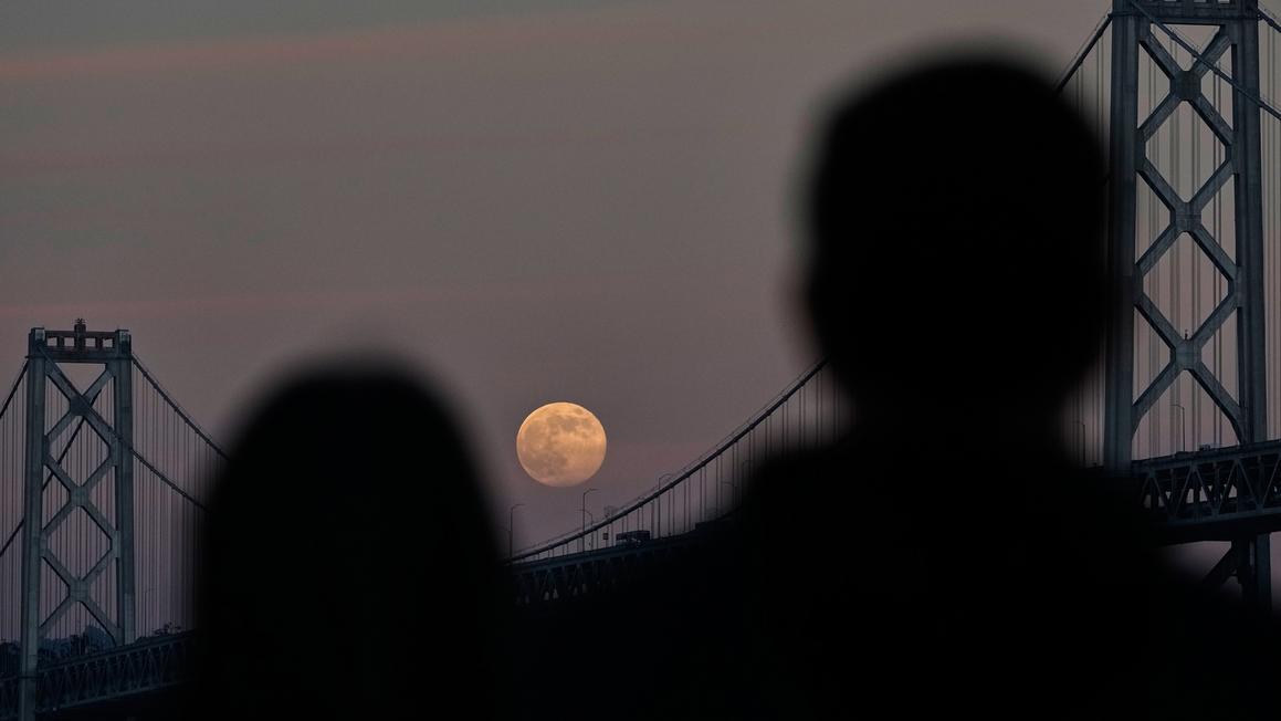 18335793 123125 cc ap supermoon img