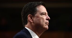 Bộ Tư pháp Hoa Kỳ cân nhắc truy tố lại James Comey mà không có Lindsey Halligan là công tố viên chính