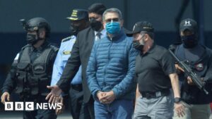 Cựu Tổng Thống Honduras Juan Orlando Hernández Được Thả Khỏi Nhà Tù Mỹ Sau Khi Tổng Thống Donald Trump Ân Xá