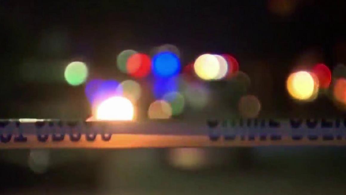 Hai người được giải cứu sau khi xe đụng tàu hỏa ở Exposition Park 1 2303517663 1080pnbcstations