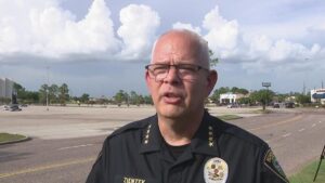 Tỉnh trưởng Cảnh sát Humble bị đình chỉ trong khi chờ điều tra 5 Tỉnh trưởng Cảnh sát Humble bị đình chỉ trong khi chờ điều tra