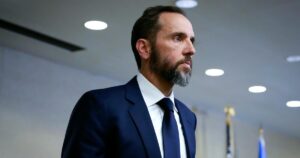 Ông Jack Smith: Đã có bằng chứng cho thấy Tổng Thống Donald Trump phạm tội âm mưu lật đổ bầu cử 27 Ông Jack Smith: Đã có bằng chứng cho thấy Tổng Thống Donald Trump phạm tội âm mưu lật đổ bầu cử