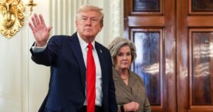 Chánh Văn phòng Tòa Bạch Ốc Susie Wiles: Tổng Thống Donald Trump 'sẽ ra tay' khi có cơ hội trả đũa 28 Chánh Văn phòng Tòa Bạch Ốc Susie Wiles: Tổng Thống Donald Trump ‘sẽ ra tay’ khi có cơ hội trả đũa