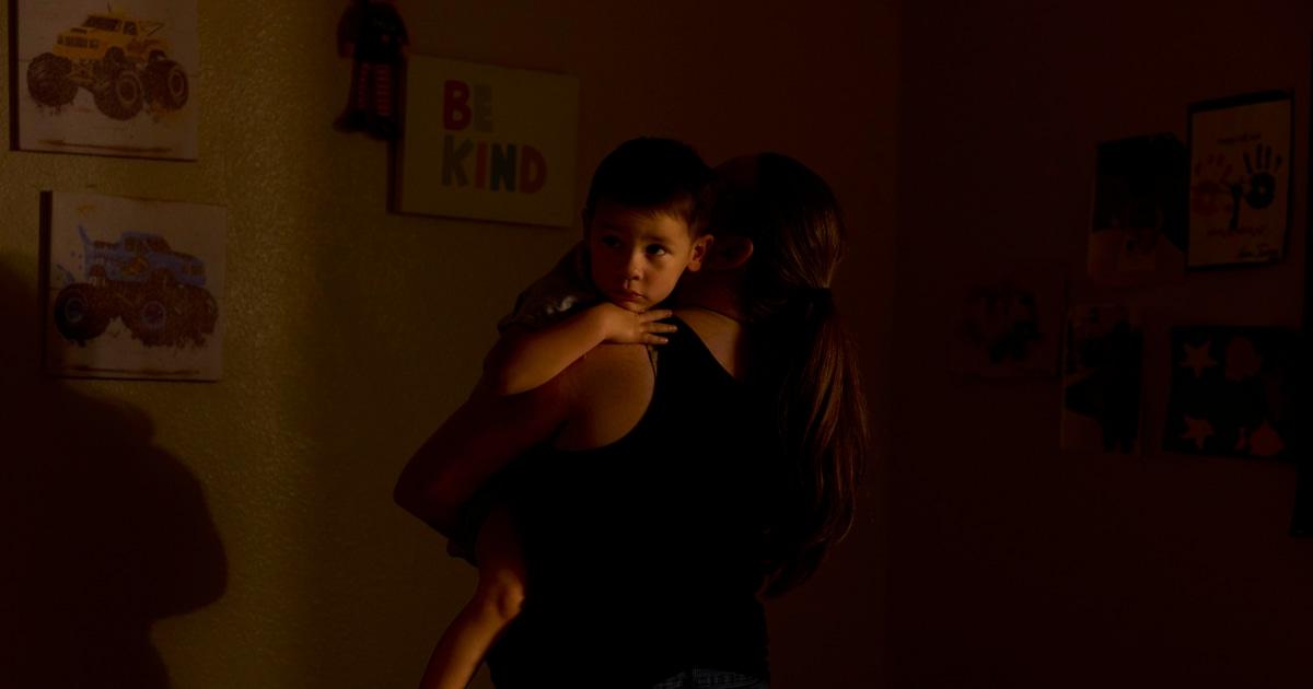 Nữ tù nhân mang thai đối diện nhiều khó khăn trong các nhà tù Mỹ 1 251113 lauren kent carousel 6 ew 440p 900fad