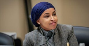 Dân biểu Ilhan Omar cho biết con trai bị ICE chặn ở Minnesota