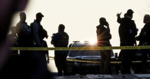 Cựu chiến binh Mỹ bảo vệ đồng minh Afghanistan sau vụ nổ súng tại D.C. 32 Cựu chiến binh Mỹ bảo vệ đồng minh Afghanistan sau vụ nổ súng tại D.C.