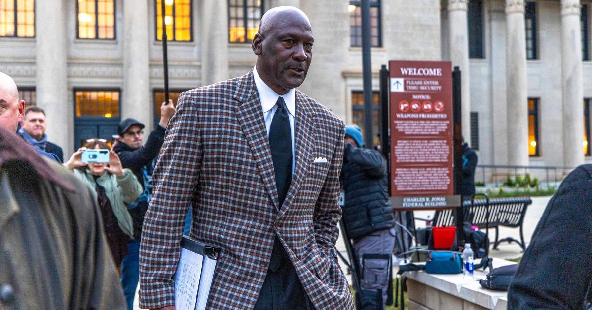 Michael Jordan Sẽ Ra Tòa Vụ Kiện Chống Độc Quyền NASCAR 1 251204 Michael Jordan trial gk 27d5a4