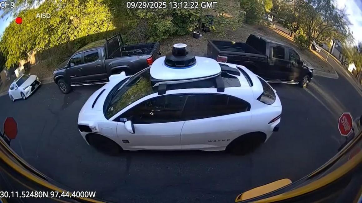 Nghi vấn xe tự lái Waymo vượt xe buýt học sinh tại Texas, cơ quan chức năng điều tra 1