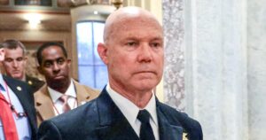 Tướng Mỹ ra lệnh tiêu diệt tất cả trên thuyền bị nghi buôn lậu