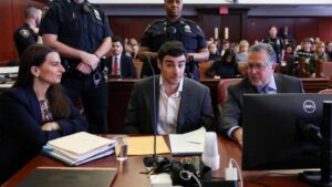 Xuất hiện ảnh mới trong phiên tòa xét xử Luigi Mangione 34 Xuất hiện ảnh mới trong phiên tòa xét xử Luigi Mangione