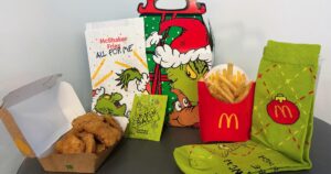 Món 'Grinch Meal' của McDonald's gây sốt, khách hàng phàn nàn vì hết hàng 12 Món ‘Grinch Meal’ của McDonald’s gây sốt, khách hàng phàn nàn vì hết hàng