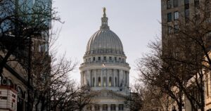 Wisconsin: Tranh cãi tái phân chia khu vực bầu cử leo thang 4 Wisconsin: Tranh cãi tái phân chia khu vực bầu cử leo thang