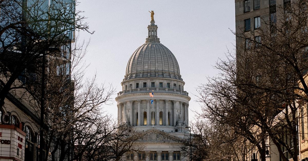 Wisconsin: Tranh cãi tái phân chia khu vực bầu cử leo thang 1 251209 wisconsin state capitol lr 3cd28b