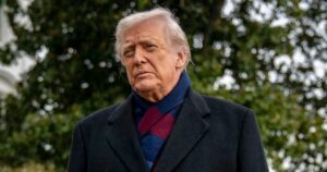 Tổng Thống Donald Trump Không Loại Trừ Khả Năng Chiến Tranh Với Venezuela