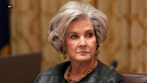 Susie Wiles 'tố' Bondi, Vance và Tổng Thống Donald Trump trên tạp chí Vanity Fair 31 Susie Wiles ‘tố’ Bondi, Vance và Tổng Thống Donald Trump trên tạp chí Vanity Fair