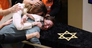 Nghi phạm xả súng ở Bondi Beach bị buộc tội khủng bố và 15 tội danh giết người