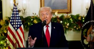 Tổng Thống Donald Trump ký sắc lệnh hành pháp về việc phân loại lại cần sa 15 Tổng Thống Donald Trump ký sắc lệnh hành pháp về việc phân loại lại cần sa