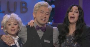 Bowen Yang Chia Tay 'SNL' với Sự Góp Mặt của Ariana Grande và Cher 3 Bowen Yang Chia Tay ‘SNL’ với Sự Góp Mặt của Ariana Grande và Cher