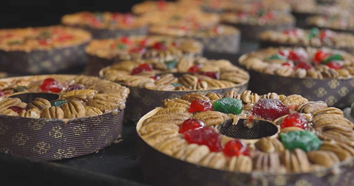 251222 fruitcake cover gk d10692