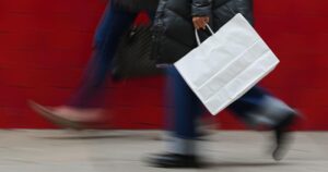 Kinh tế Mỹ tăng trưởng 4.3% nhờ chi tiêu, chậm lại do chính phủ đóng cửa