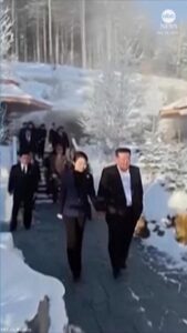 Ông Kim Jong Un đi thăm các khách sạn sang trọng ở Triều Tiên với con gái
