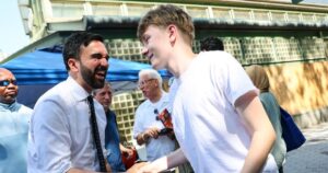 Cuộc chiến giành phiếu của nam giới trẻ trước thềm bầu cử giữa kỳ năm 2026