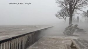 Bão tuyết ‘tê liệt’ New York, California đối mặt bão mới