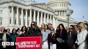 Những hồ sơ Epstein mới nhất: Người sống sót 'lo lắng và hoài nghi' 13 Những hồ sơ Epstein mới nhất: Người sống sót ‘lo lắng và hoài nghi’