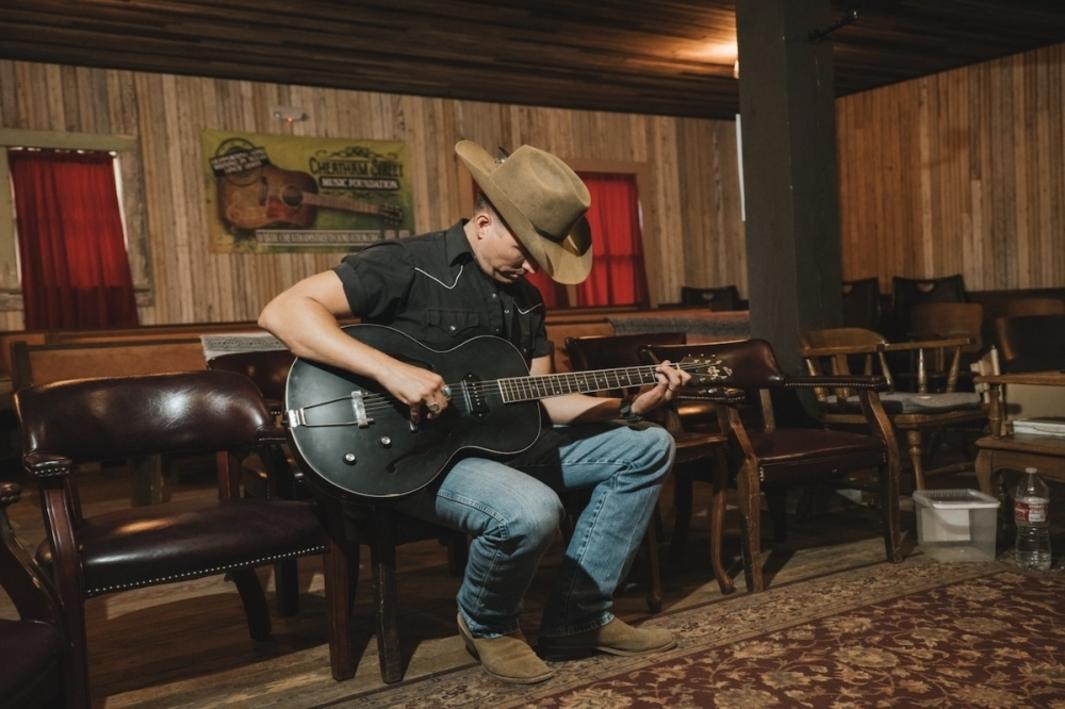 Âm Nhạc Sống Tại New Braunfels: Lịch Trình Tháng 12 và Đầu Tháng 1 1 394799