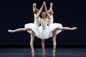 Điểm Hẹn Nghệ Thuật: Các Buổi Biểu Diễn Mùa Lễ Hội Tại Vùng Heights-River Oaks-Montrose