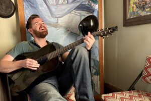 Nghệ sĩ, nhạc sĩ Jeremy Parsons biểu diễn tại The Woodlands