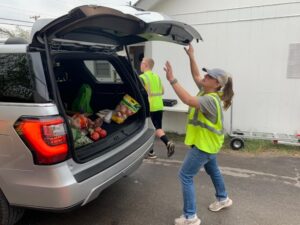 Sở Cứu Hỏa Pflugerville Hợp Tác Với Circle of Hope Cho Chương Trình Thu Thập Thực Phẩm Lễ Hội