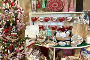 Simply Home Boutique mang thời trang, đồ trang trí và quà tặng đến Liberty Hill