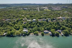 Nhiều bất động sản ở Hồ Austin được tách khỏi thành phố, Austin thiệt hại gần 300 triệu đô 21 Nhiều bất động sản ở Hồ Austin được tách khỏi thành phố, Austin thiệt hại gần 300 triệu đô