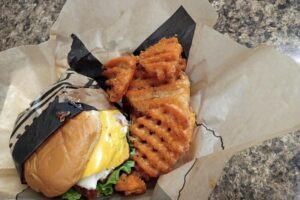 Nhà hàng 517 Burgers & More đã khai trương tại Dickinson 5 Nhà hàng 517 Burgers & More đã khai trương tại Dickinson