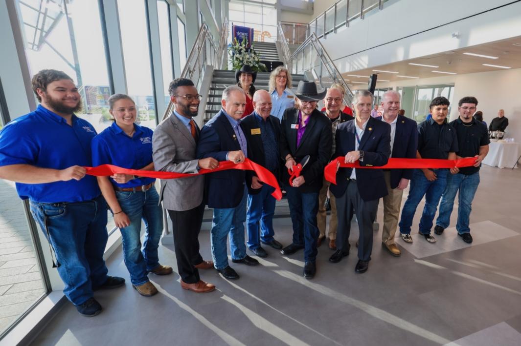Trường Cao đẳng Kỹ thuật Texas mở Trung tâm Công nghệ Giao thông Vận tải trị giá 35 triệu đô la tại Rosenberg 1 398393