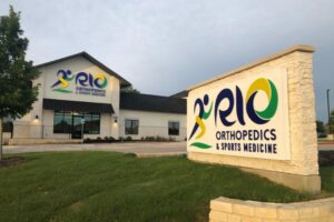 Làm Thế Nào Để Doanh Nghiệp Mới Nổi Bật Bằng Bảng Hiệu: Mẹo Từ Chuyên Gia Priority Signs and Graphics