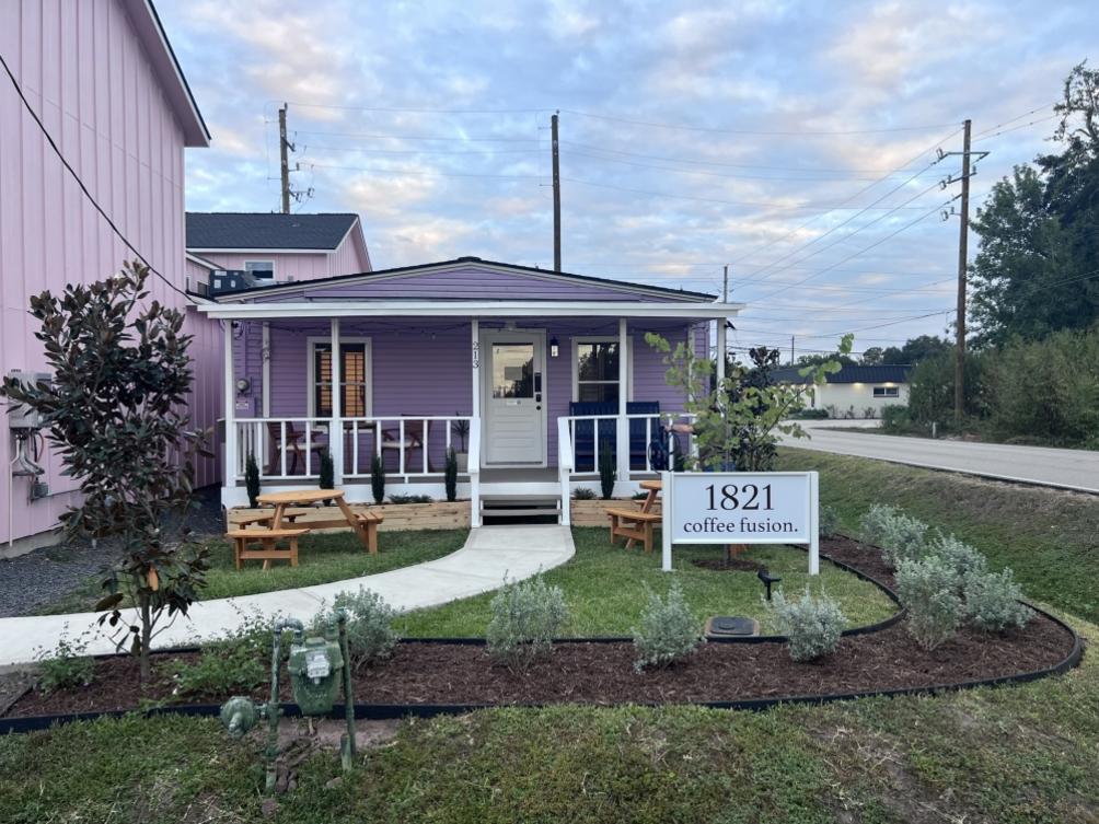 Gia đình gốc El Salvador khai trương quán cà phê 1821 Coffee Fusion tại Tomball 1 398713