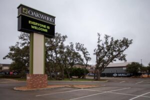 Nhà thờ Baptist Oakwood khởi công xây dựng trung tâm thờ phượng trị giá 28 triệu đô la ở New Braunfels 32 Nhà thờ Baptist Oakwood khởi công xây dựng trung tâm thờ phượng trị giá 28 triệu đô la ở New Braunfels