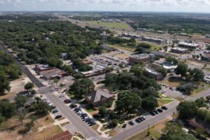 Quan chức thành phố Kyle xem xét dữ liệu ban đầu cho thấy khoảng cách khả năng chi trả nhà ở ngày càng gia tăng 16 Quan chức thành phố Kyle xem xét dữ liệu ban đầu cho thấy khoảng cách khả năng chi trả nhà ở ngày càng gia tăng